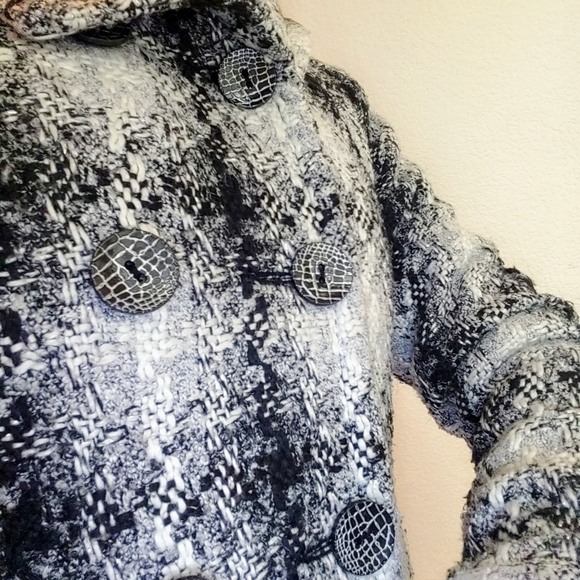 Coats - Picture 4 of 5